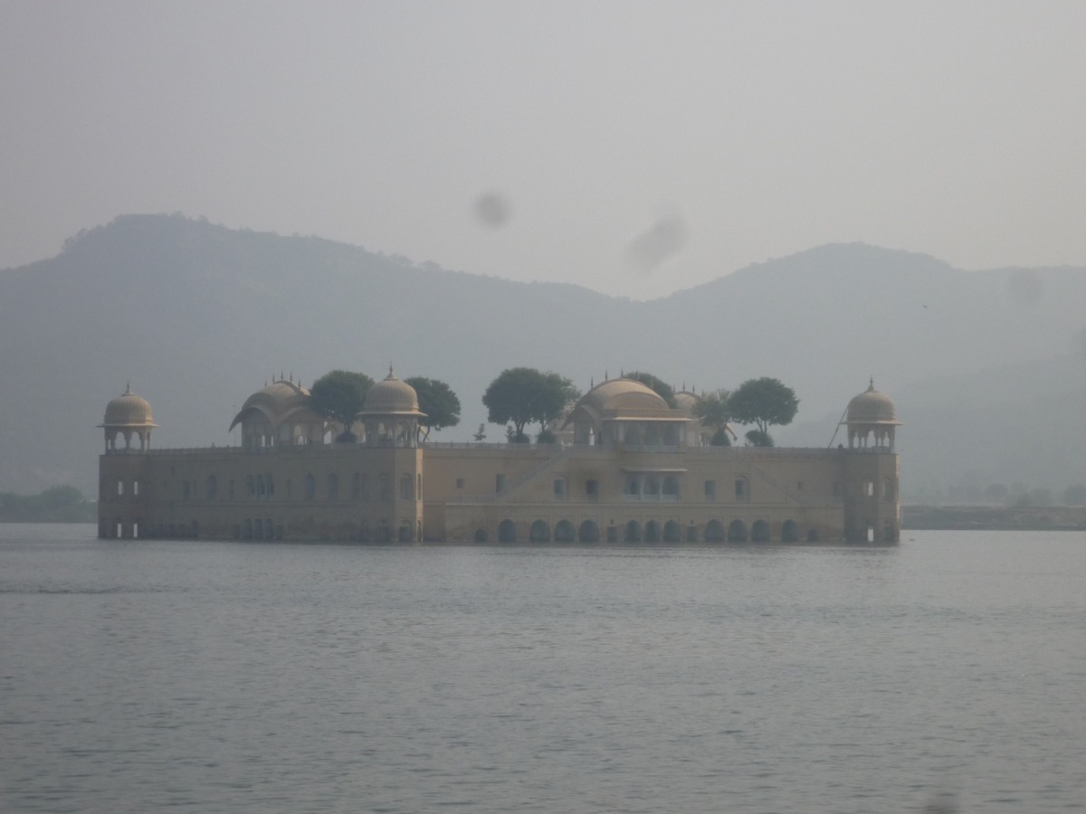 Palace in the lake04
